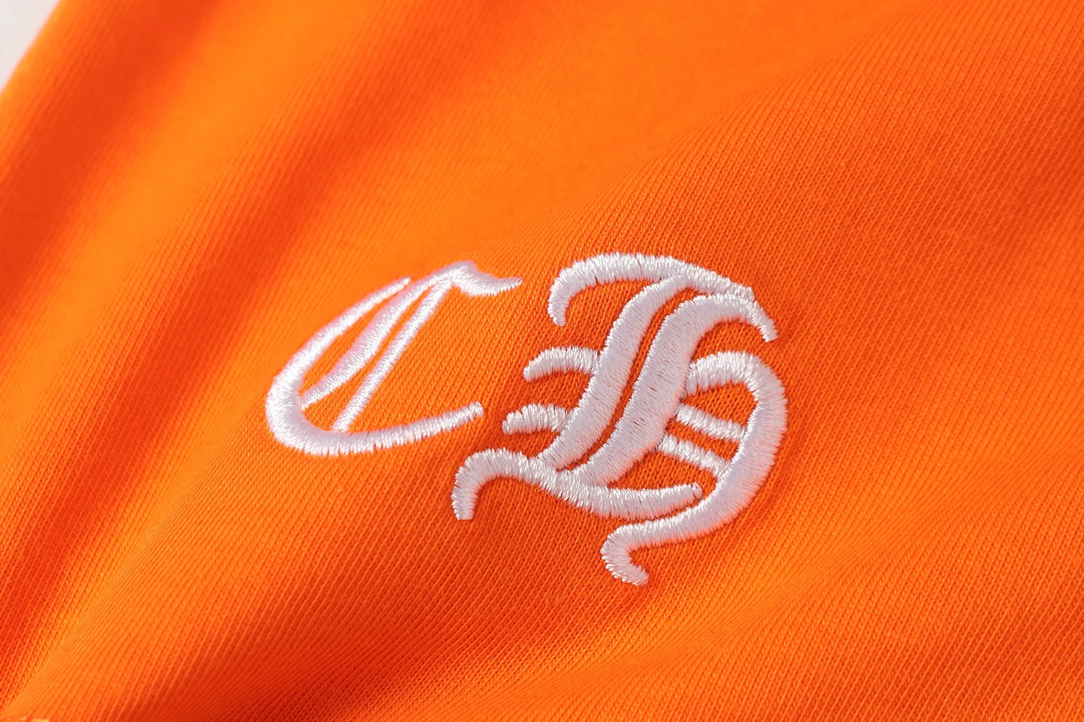 P180 Chrome Hearts CH Chrome Hearts Heavy Industry Horseshoe Sanskrit appliqué embroidered short-sleeved T-shirt Use imported Tajima machine embroidery Correctly configured Black 2025 Chrome Hearts nylon bag authentic packaging 260 grams of custom-dyed double-yarn cotton Large version Loose and stylish Differentiated from low version slim and long version The upper body pulls the hips 100% commitment: top quality Do not make fast food The highest version on the market Top quality - different from the ordinary versions in the market If you care about quality You must also respect the price. Absolutely zero after-sales service. The return rate so far is 0. It’s hard not to love the style. - 260g custom-dyed double yarn fabric. - Correct high-density main mark, washed tag, hand-sewn.